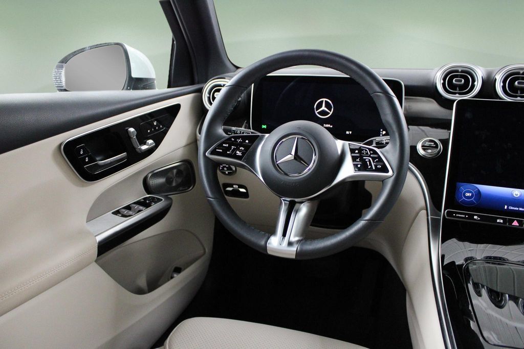 Used 2025 Mercedes-Benz GLC 300 image 18