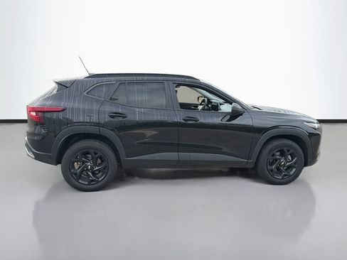 Used 2025 Chevrolet Trax LT FWD image 4