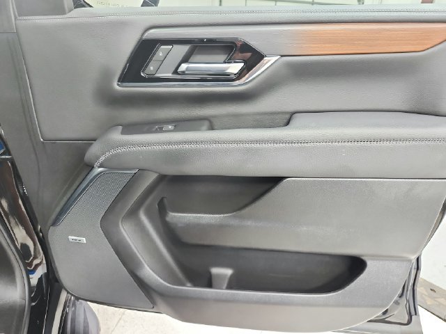 Used 2025 GMC Yukon Denali AWD/4WD image 40