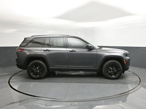 Used 2025 Jeep Grand Cherokee Altitude image 26