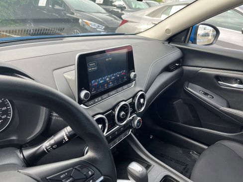 Used 2025 Nissan Sentra SV image 17