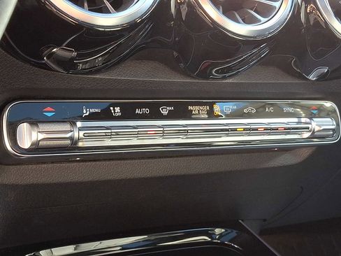 Certified 2022 Mercedes-Benz GLB 250 4MATIC image 13