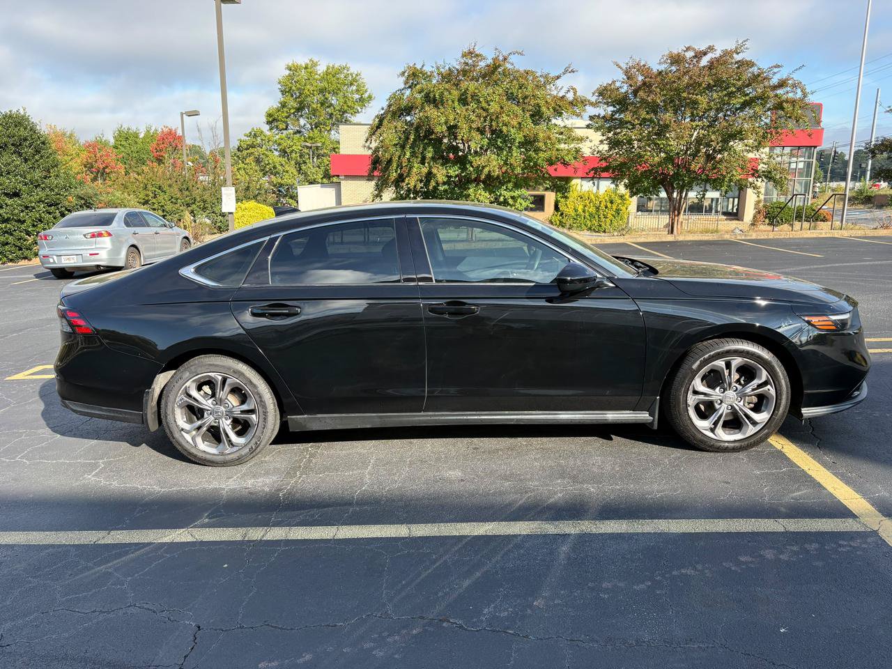 Used 2023 Honda Accord EX image 4