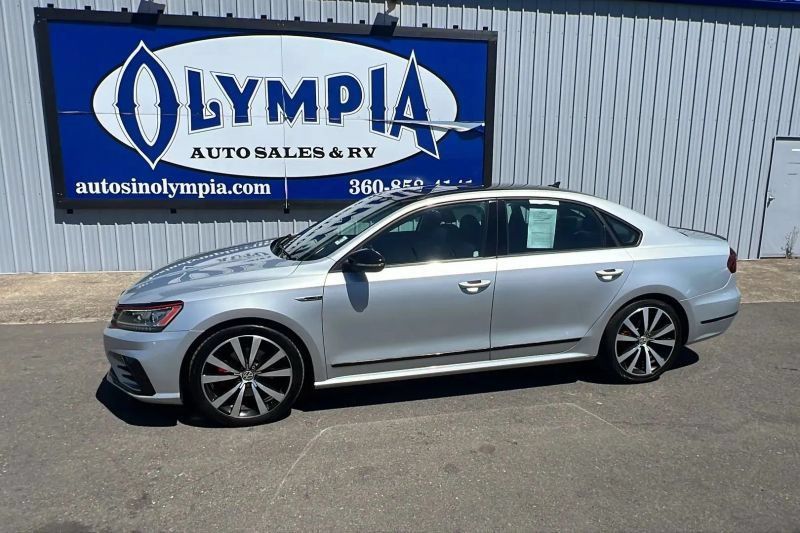 Used 2018 Volkswagen Passat 3.6 FWD image 1