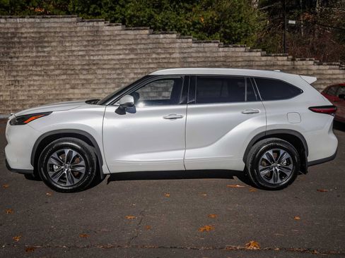 Used 2022 Toyota Highlander XLE image 10