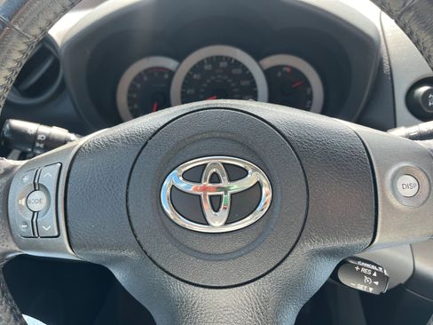 Used 2011 Toyota RAV4 Limited AWD/4WD image 18