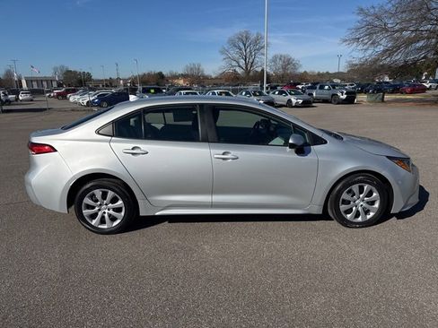 Used 2023 Toyota Corolla LE image 6
