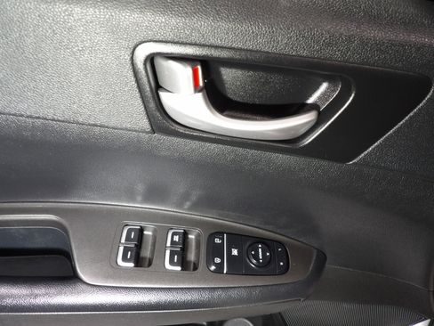 Used 2018 Kia Optima LX w/ 17" Alloy Wheels Package FWD image 8