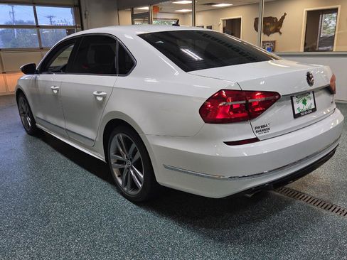 Used 2016 Volkswagen Passat 1.8T R-Line FWD image 10
