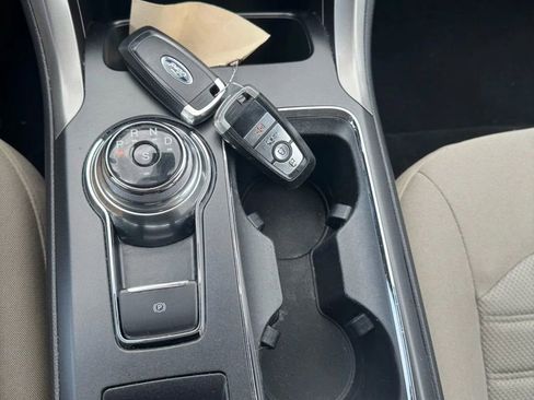 Used 2019 Ford Fusion SE image 12