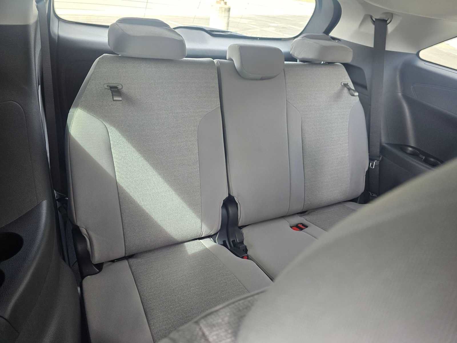 Used 2026 Toyota Sienna LE FWD image 28