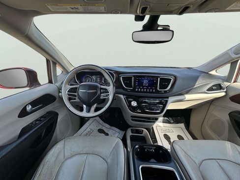 Used 2017 Chrysler Pacifica Limited w/ UConnect Theater Package image 19