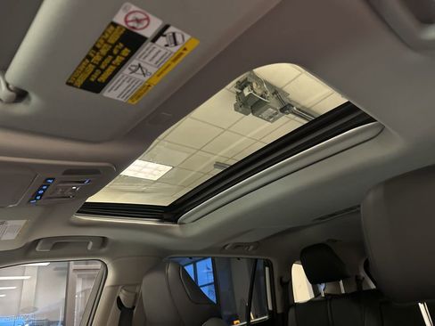 Used 2020 Toyota Highlander XLE image 17