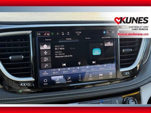 Used 2024 Chrysler Pacifica Select image 28