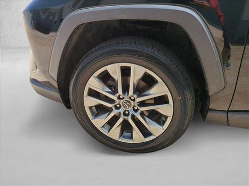 Used 2019 Toyota RAV4 XLE Premium FWD image 24