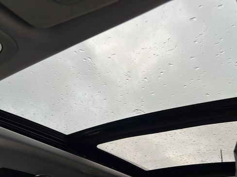 Used 2019 Jeep Cherokee Latitude Plus w/ Comfort/Convenience Group image 20