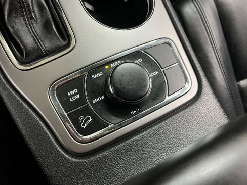 Used 2019 Jeep Grand Cherokee Limited X image 37