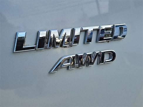 Used 2017 Toyota RAV4 Limited image 36