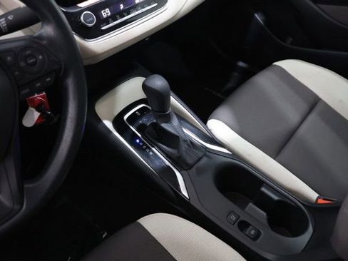 Used 2025 Toyota Corolla LE FWD image 27
