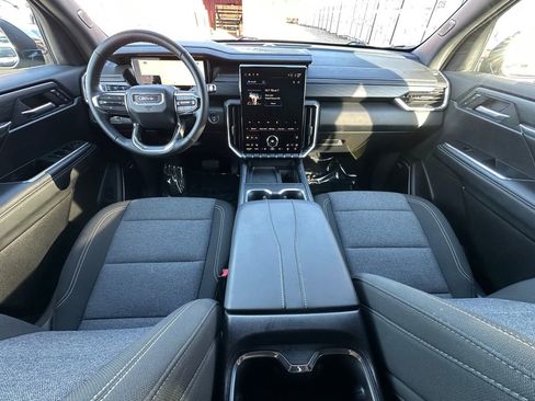 Used 2025 GMC Acadia Elevation image 25