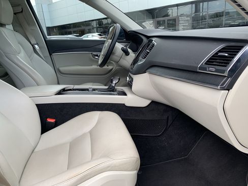 Used 2020 Volvo XC90 T5 Momentum w/ Protection Package Premier FWD image 35
