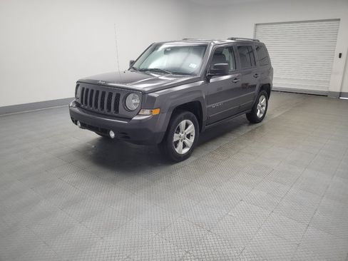 Used 2016 Jeep Patriot Latitude AWD/4WD image 2