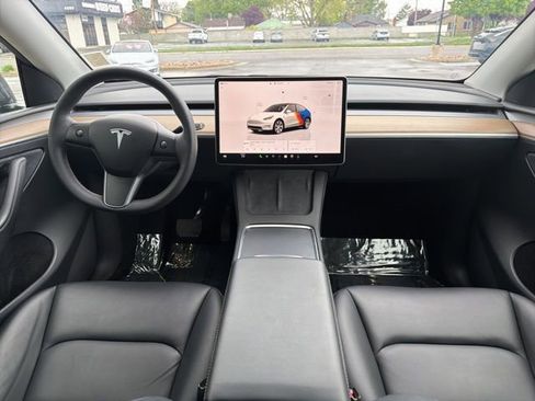 Used 2023 Tesla Model Y Long Range AWD/4WD image 18