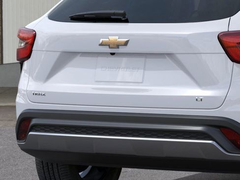 New 2026 Chevrolet Trax LT w/ LT Convenience Package FWD image 14
