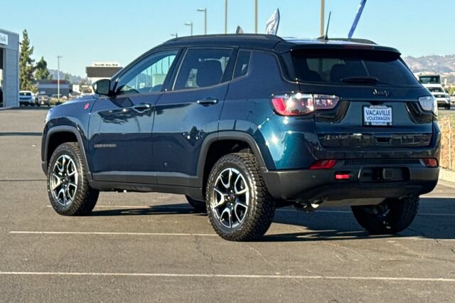 Used 2026 Jeep Compass Trailhawk w/ Trailer Tow Group AWD/4WD image 6