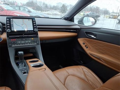 Used 2020 Toyota Avalon Limited image 18