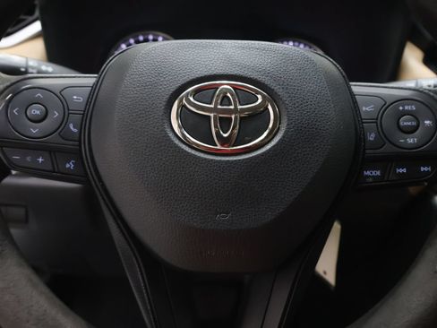 Used 2021 Toyota RAV4 LE FWD image 18