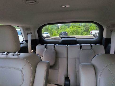 Certified 2023 Ford Explorer Limited w/ Equipment Group 301A AWD/4WD image 28