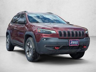 Used 2019 Jeep Cherokee Trailhawk video 3