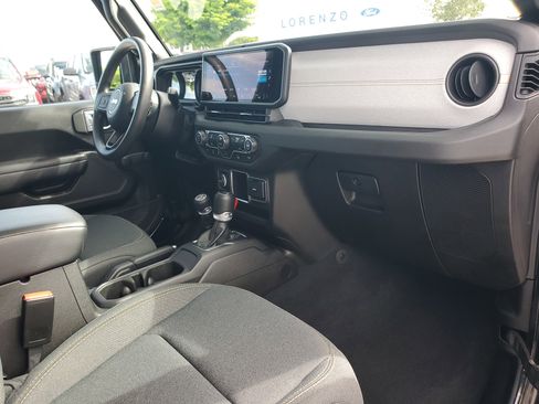 Used 2024 Jeep Gladiator Sport image 16