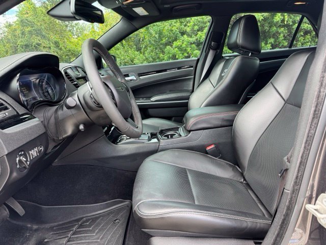 Used 2023 Chrysler 300 S w/ Comfort Group RWD image 11