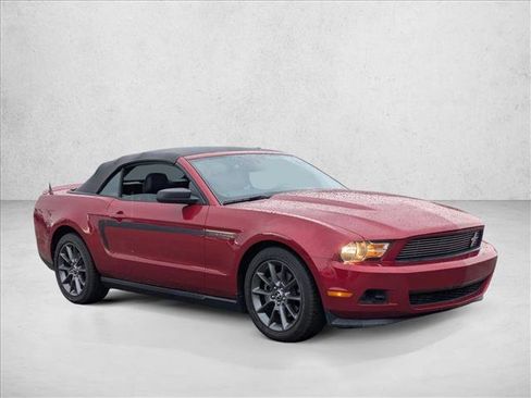 Used 2011 Ford Mustang Premium w/ 203A Rapid Spec Order Code image 3