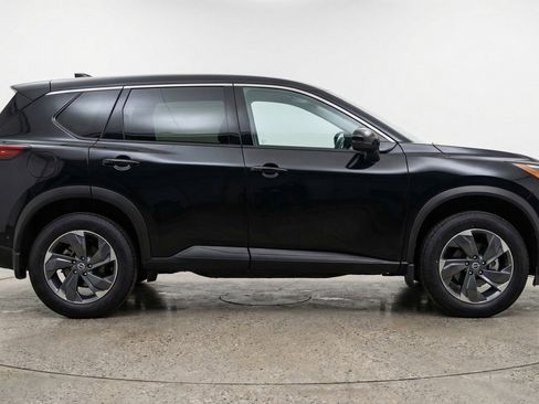 Used 2025 Nissan Rogue SV image 11