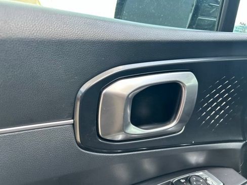 Used 2025 Kia Sorento S w/ Panoramic Sunroof Package FWD image 16