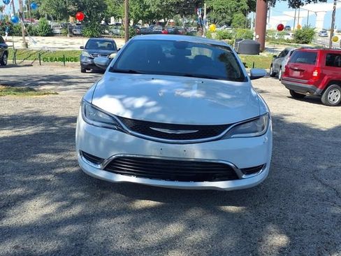 Used 2016 Chrysler 200 Limited FWD image 2