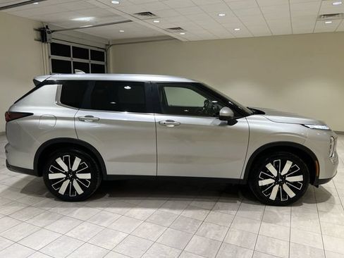 Used 2025 Mitsubishi Outlander AWD image 6