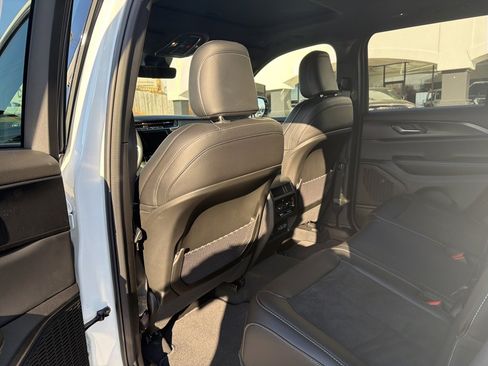 New 2025 Jeep Grand Cherokee Altitude image 23