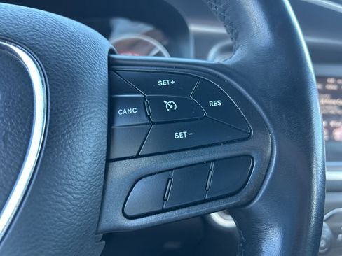 Certified 2020 Dodge Charger SXT image 17