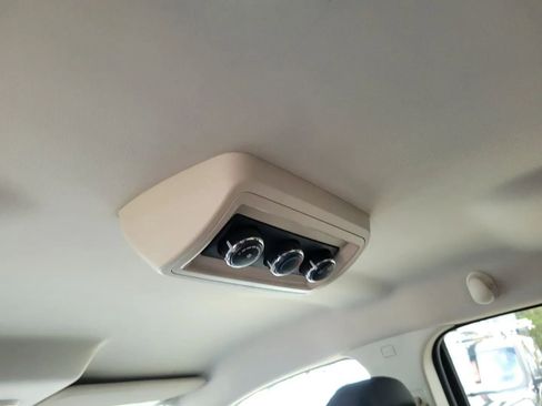 Used 2016 Dodge Journey SXT image 19