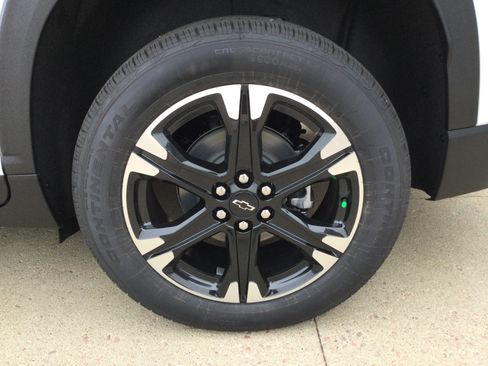 New 2027 Chevrolet Traverse LT w/ Sun and Wheel Package AWD/4WD image 5