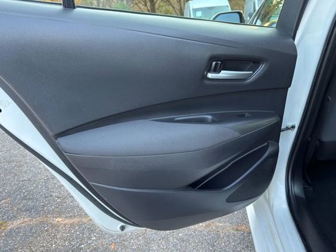 Used 2021 Toyota Corolla LE image 17