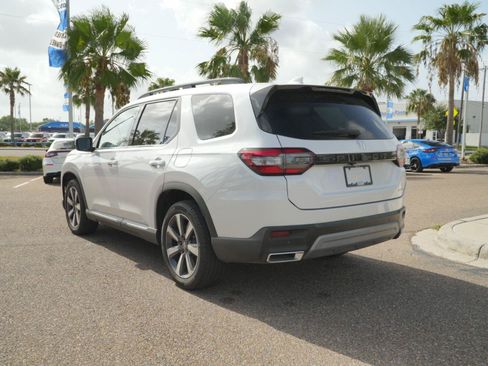 Used 2023 Honda Pilot Touring image 7
