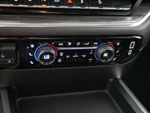 Used 2024 Chevrolet Silverado 3500 LTZ w/ LTZ Convenience Package AWD/4WD image 23