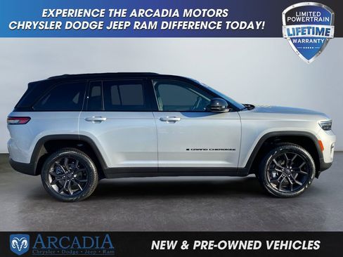 Used 2025 Jeep Grand Cherokee Limited w/ Trailer Tow Package AWD/4WD image 6