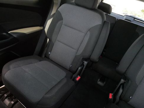 Used 2023 Chevrolet Traverse LT FWD image 12