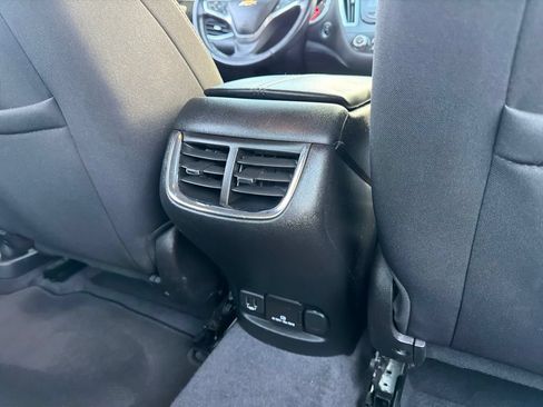 Used 2018 Chevrolet Malibu LT FWD image 18